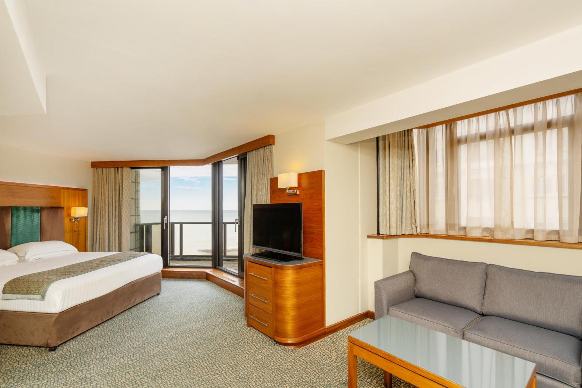 Family Room with Side Sea View,1758315114:JPEG